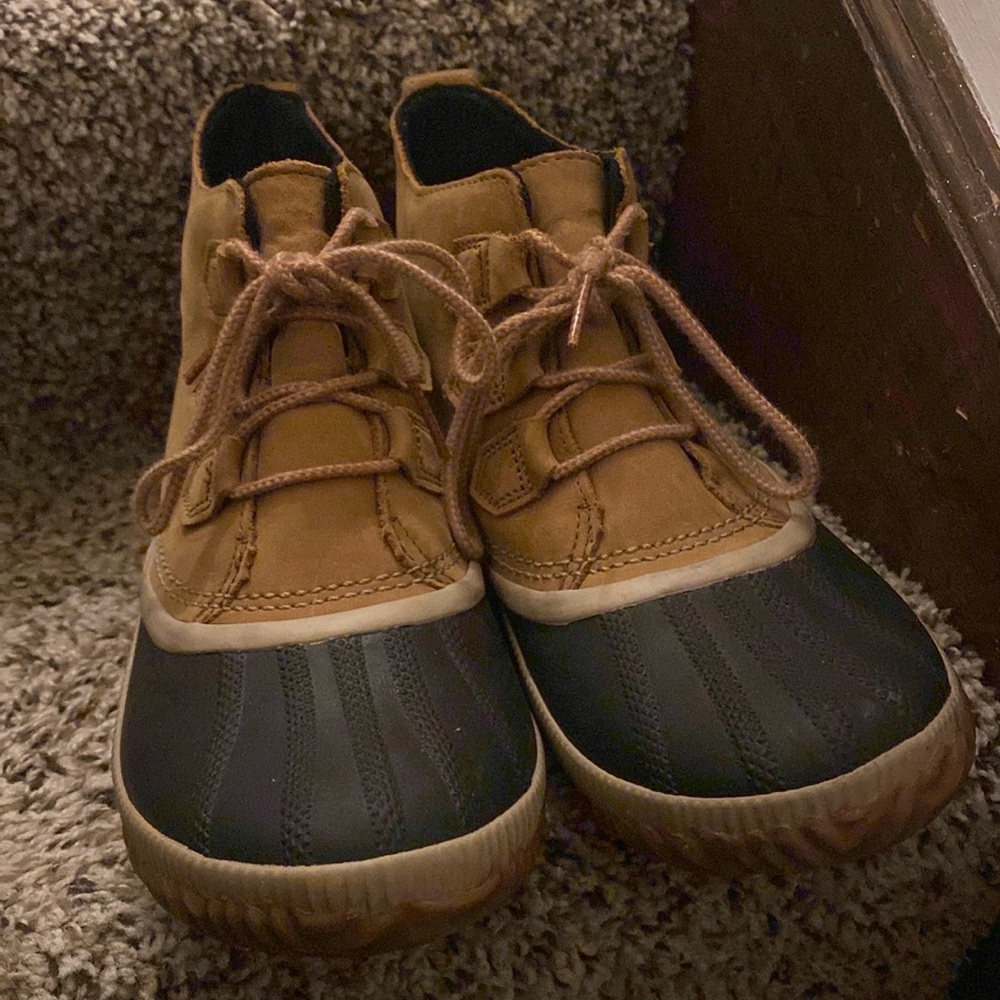 Sorel Womens 9.5 tan boots